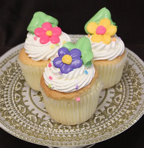 CC-002 Display gold cupcakes with chocolate filling