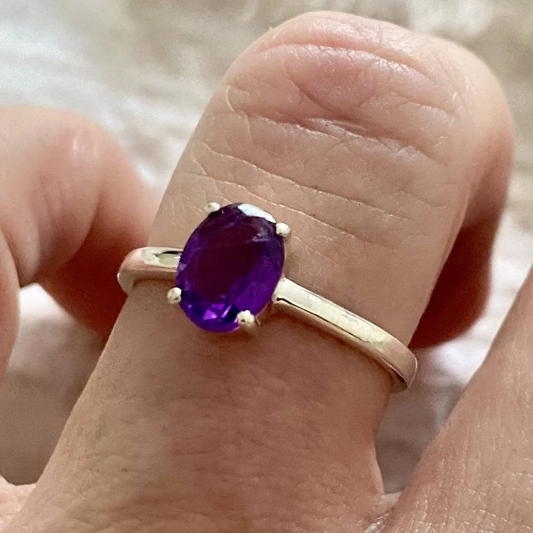 Laihas Gorgeous Oval Crystal Amethyst Ring