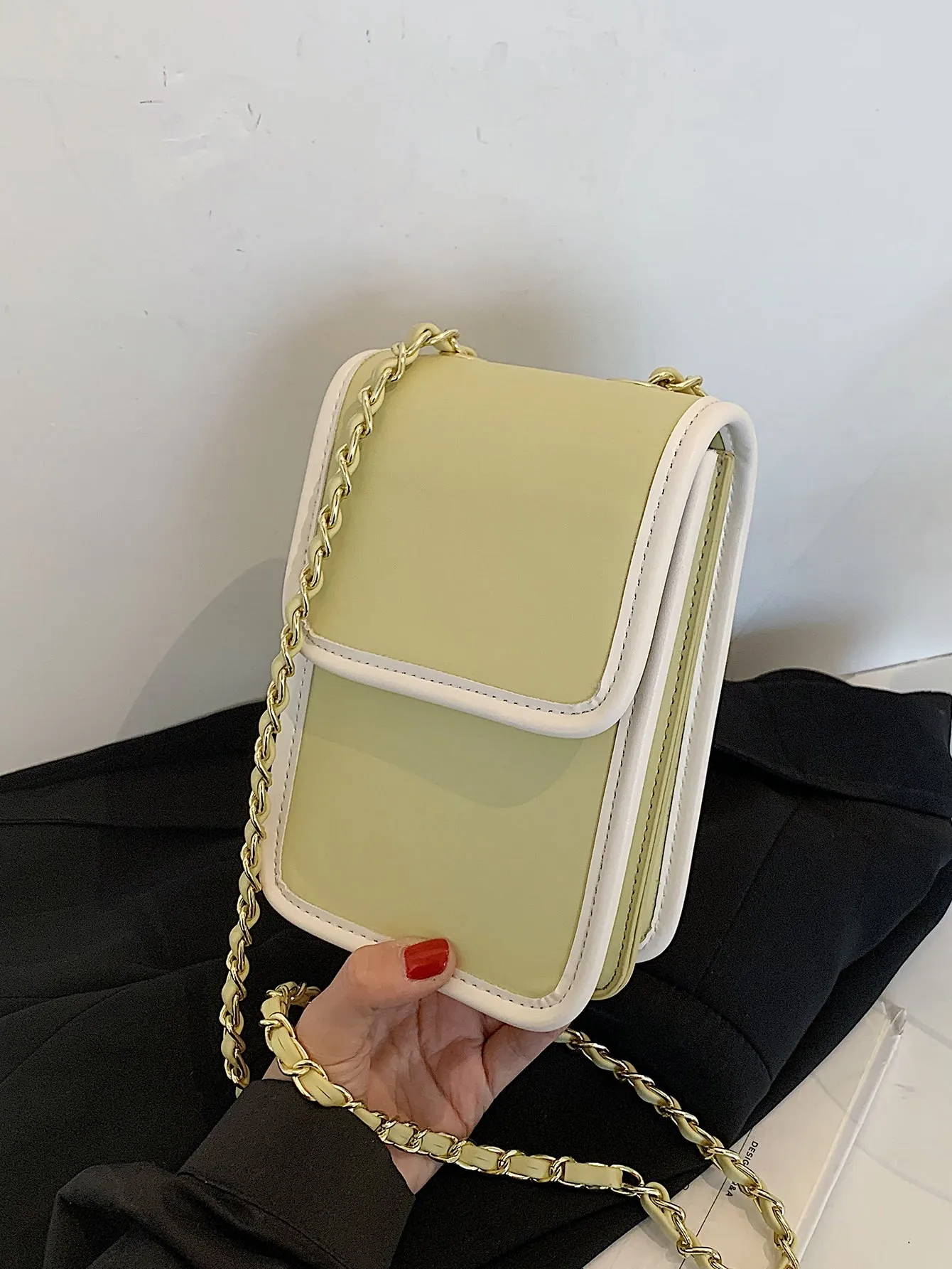 Minimalist Chain Crossbody Bag