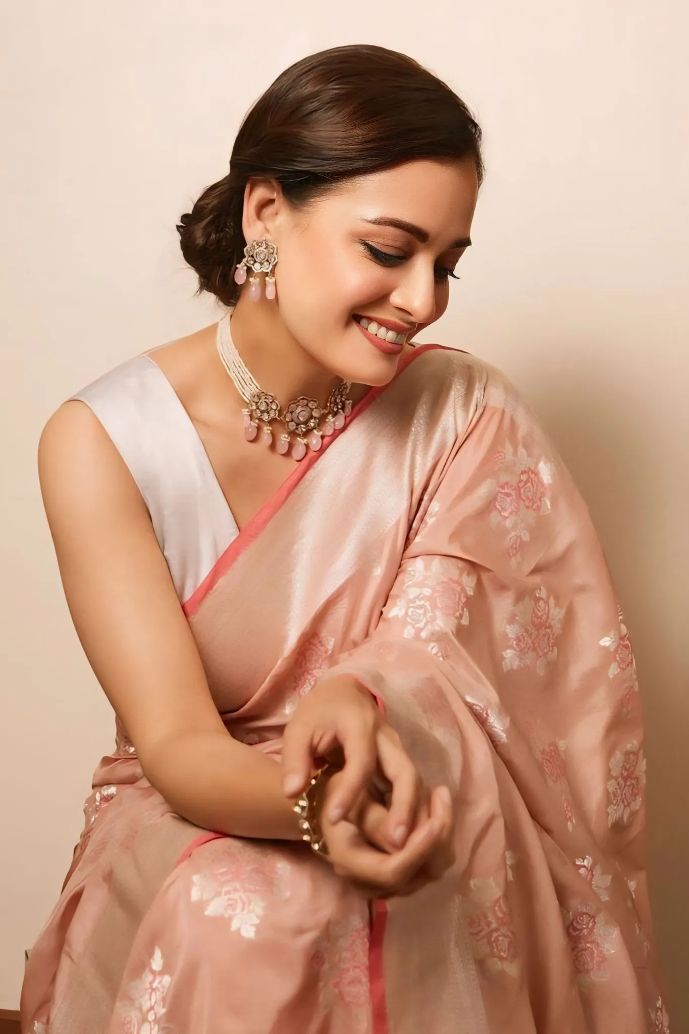 SAREE IS CRAFTED IN A SOFT PASTEL PINK SHADE WICH EXCUDES GRACE AND SUBTLELTY