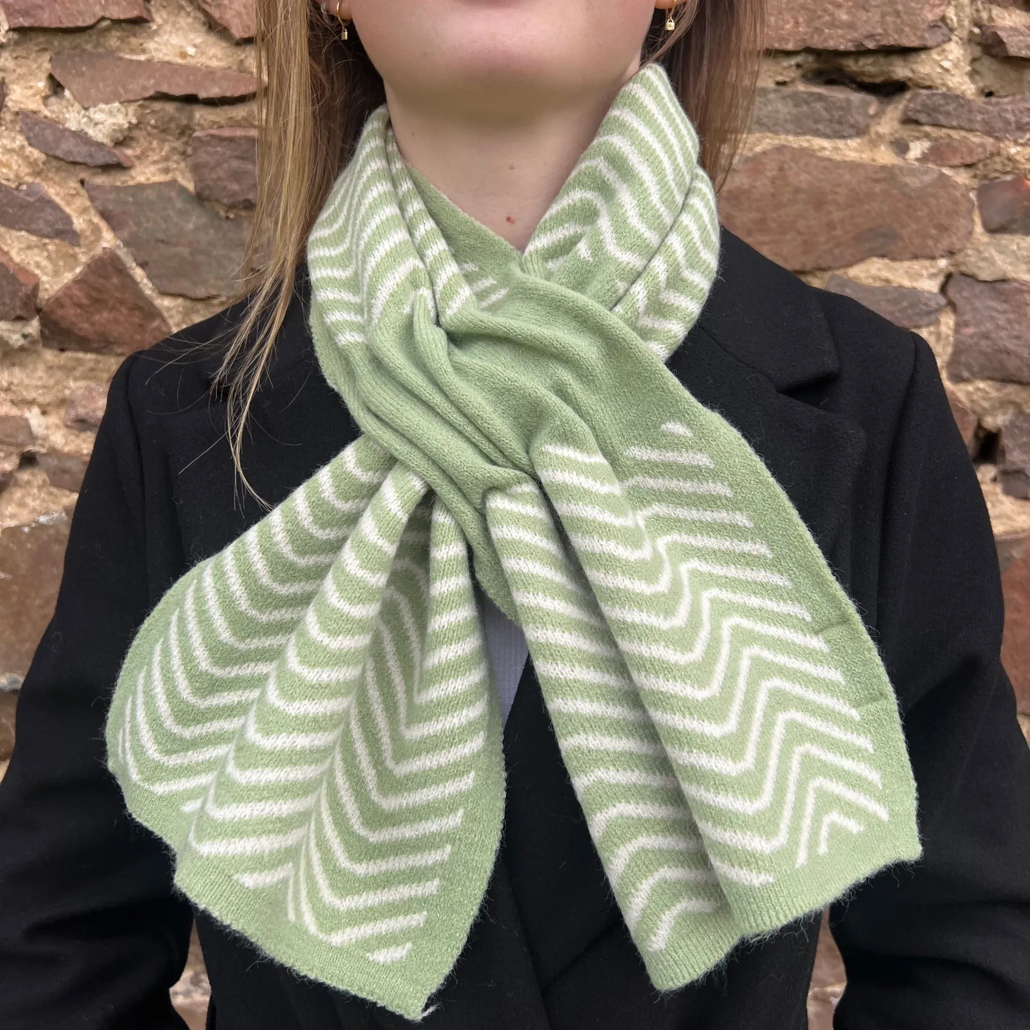 Zelly Green Herringbone Pull Through Knitted Scarf